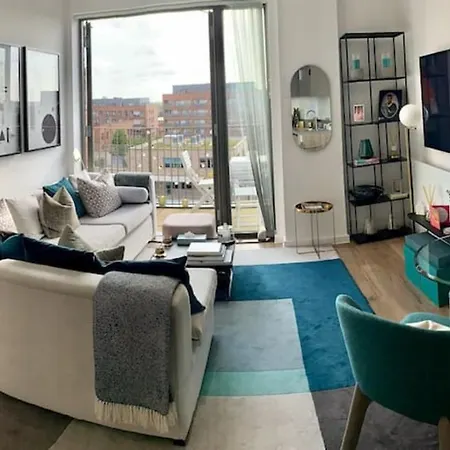 Stylish And Chic 1 Bedroom Apartment In Canning Town
